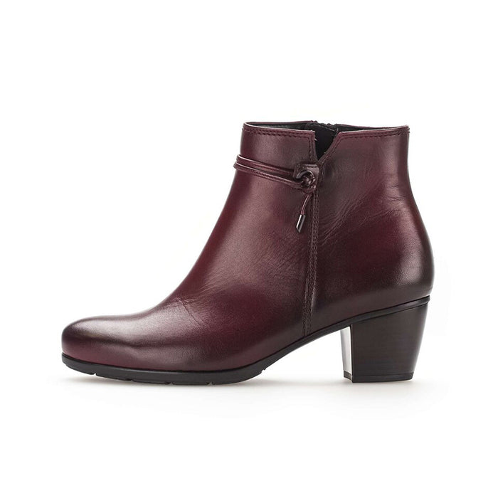 Women’s leather heeled ankle boots in burgundy with side zip and stacked block heel