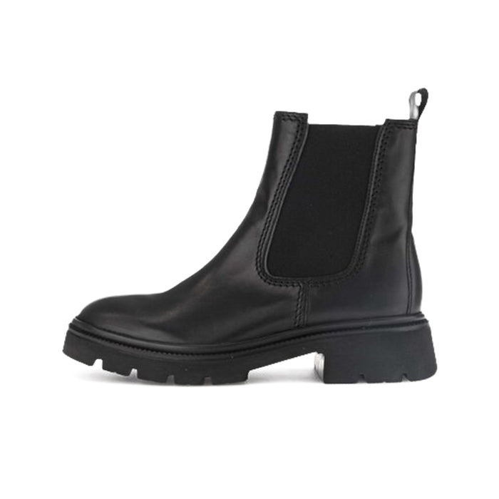 Black leather Chelsea boots with elastic gore, rounded toe, rugged lug sole