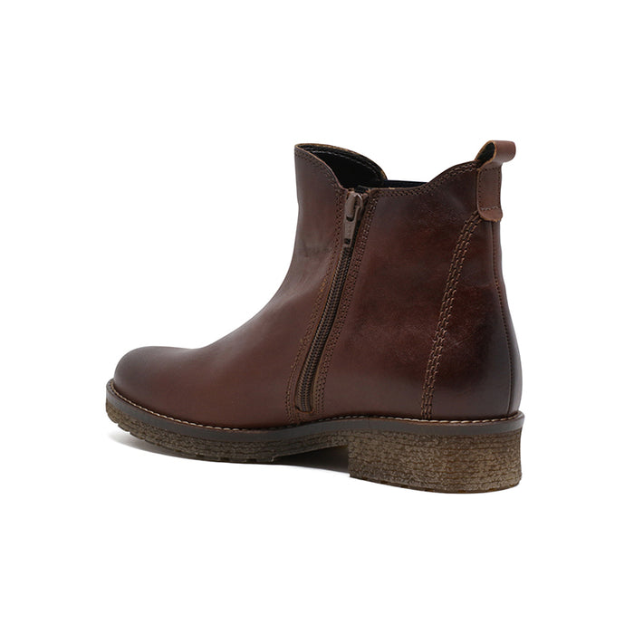 Brown leather Chelsea ankle boots with side zipper and elastic gore
