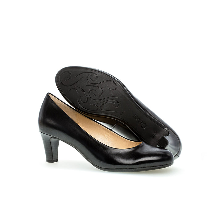 Gabor Nesta II women’s pump with dark leather upper and visible treaded outsole