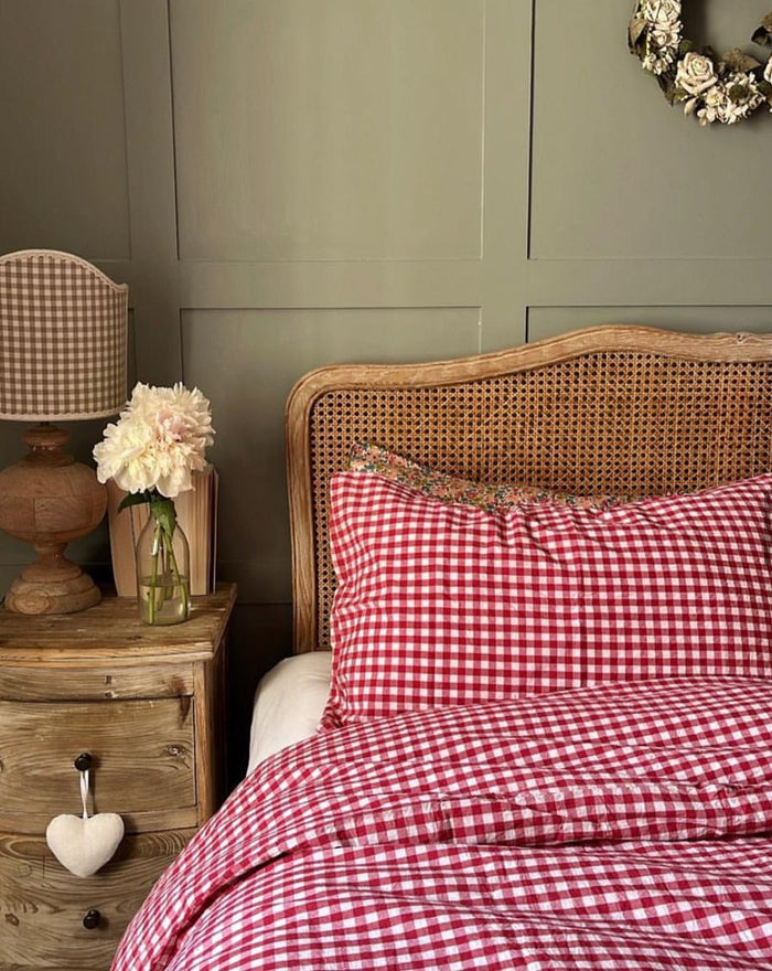 - Ever Lasting - Gingham Bedding Set / Red - Bedding Set - Ever Lasting