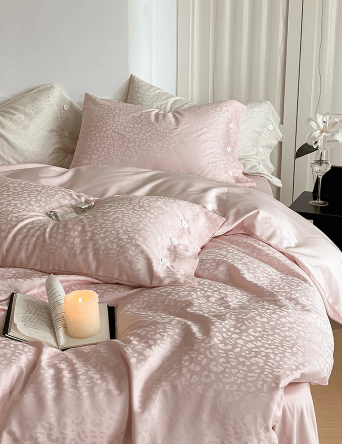 - Ever Lasting - Silky Leopard Buttoned Bedding Set / Baby Pink - Bedding Set - Ever Lasting